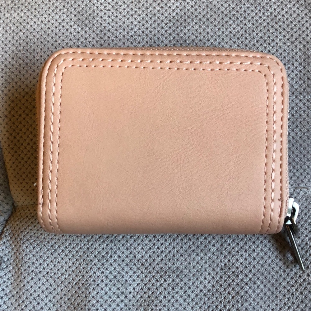Soft Pink Universal Thread Wallet - Picture 2 of 8